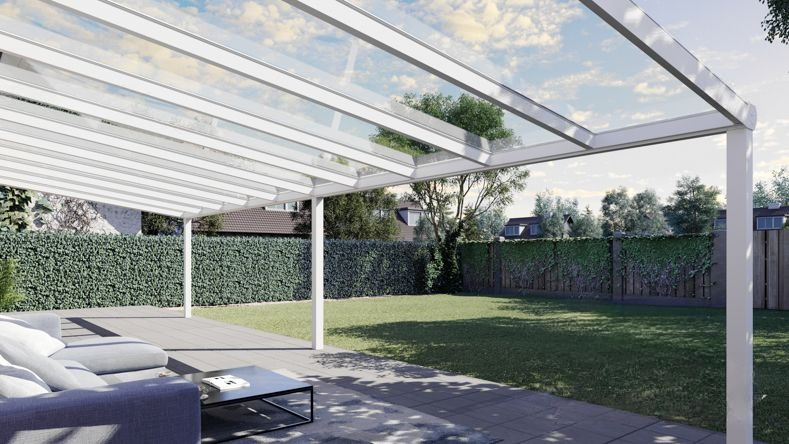 Vista Inferiore di una Veranda moderna bianco 9016, dimensioni 10,06 x 3,5 metri con tetto in vetro trasparente. Pergola/Gazebo elegante e resistente alle intemperie, ideale per spazi esterni raffinati e confortevoli, offre protezione UV ed è facile da montare.