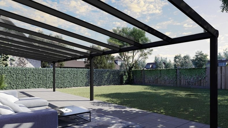 Vista Inferiore di una Veranda moderna nero 9005, dimensioni 10,06 x 3,5 metri con tetto in vetro trasparente. Pergola/Gazebo elegante e resistente alle intemperie, ideale per spazi esterni raffinati e confortevoli, offre protezione UV ed è facile da montare.