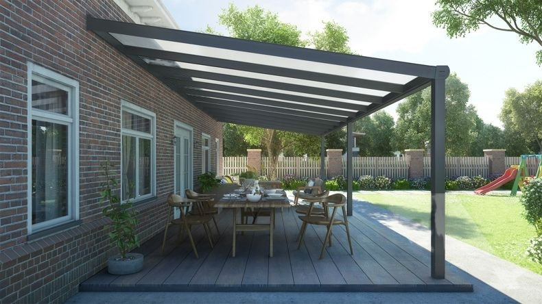 Vista laterale di una Veranda moderna antracite 7016, dimensioni 10,06 x 4,0 metri con tetto in policarbonato opale. Pergola/Gazebo elegante e resistente alle intemperie, ideale per spazi esterni raffinati e confortevoli, offre protezione UV ed è facile da montare.