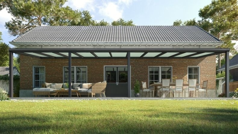 Vista Frontale di una Veranda moderna nero 9005, dimensioni 11,06 x 3,0 metri con tetto in vetro opale. Pergola/Gazebo elegante e resistente alle intemperie, ideale per spazi esterni raffinati e confortevoli, offre protezione UV ed è facile da montare.