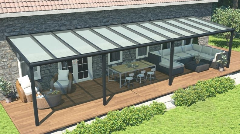 Vista dall'alto di una Veranda moderna nero 9005, dimensioni 12,06 x 3,0 metri con tetto in vetro opale. Pergola/Gazebo elegante e resistente alle intemperie, ideale per spazi esterni raffinati e confortevoli, offre protezione UV ed è facile da montare.