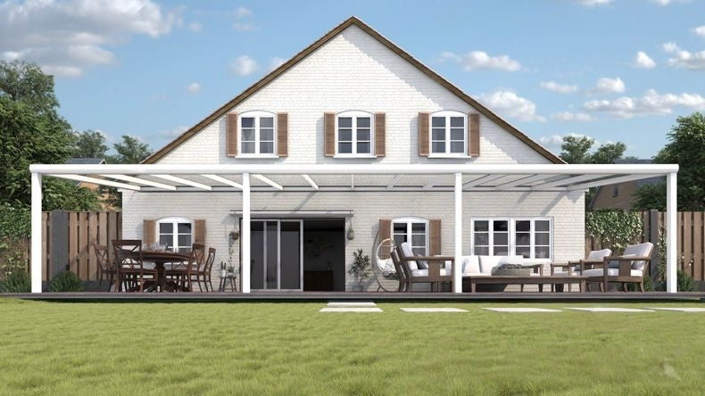 Vista Frontale di una Veranda moderna bianco 9016, dimensioni 12,06 x 3,5 metri con tetto in vetro trasparente. Pergola/Gazebo elegante e resistente alle intemperie, ideale per spazi esterni raffinati e confortevoli, offre protezione UV ed è facile da montare.