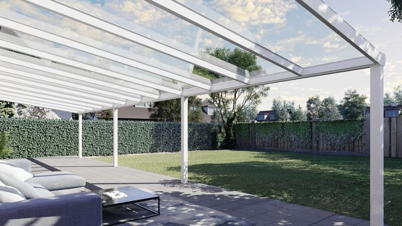 Vista Inferiore di una Veranda moderna bianco 9016, dimensioni 12,06 x 3,5 metri con tetto in vetro trasparente. Pergola/Gazebo elegante e resistente alle intemperie, ideale per spazi esterni raffinati e confortevoli, offre protezione UV ed è facile da montare.