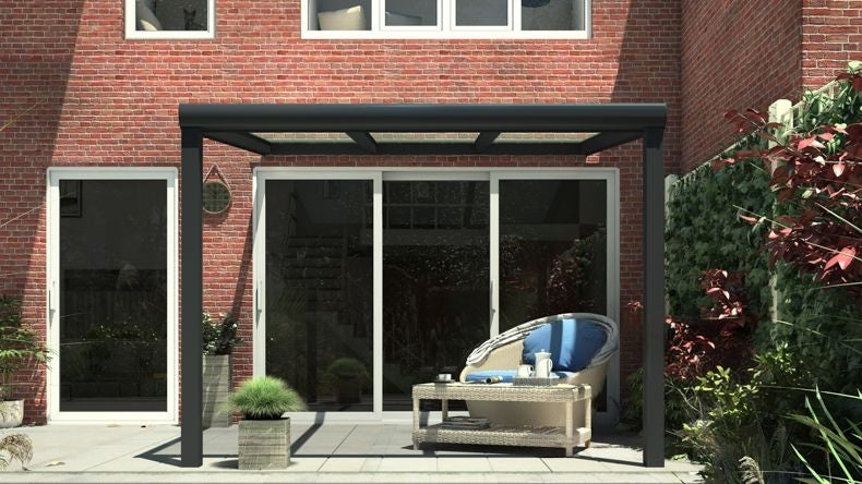 Vista dall'alto di una Veranda moderna nero 9005, dimensioni 4,06 x 2,5 metri con tetto in vetro trasparente. Pergola/Gazebo elegante e resistente alle intemperie, ideale per spazi esterni raffinati e confortevoli, offre protezione UV ed è facile da montare.