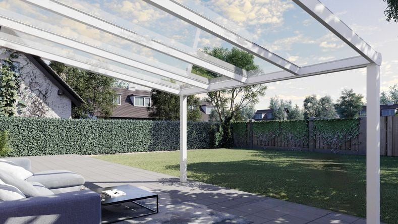 Vista Inferiore di una Veranda moderna bianco 9016, dimensioni 4,06 x 3,5 metri con tetto in vetro trasparente. Pergola/Gazebo elegante e resistente alle intemperie, ideale per spazi esterni raffinati e confortevoli, offre protezione UV ed è facile da montare.