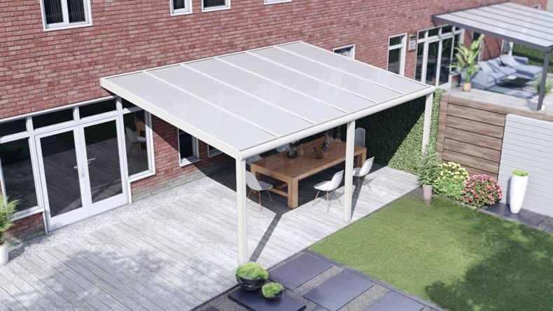 Vista dall'alto di una Veranda moderna bianco 9016, dimensioni 6,06 x 4,0 metri con tetto in policarbonato opale. Pergola/Gazebo elegante e resistente alle intemperie, ideale per spazi esterni raffinati e confortevoli, offre protezione UV ed è facile da montare.