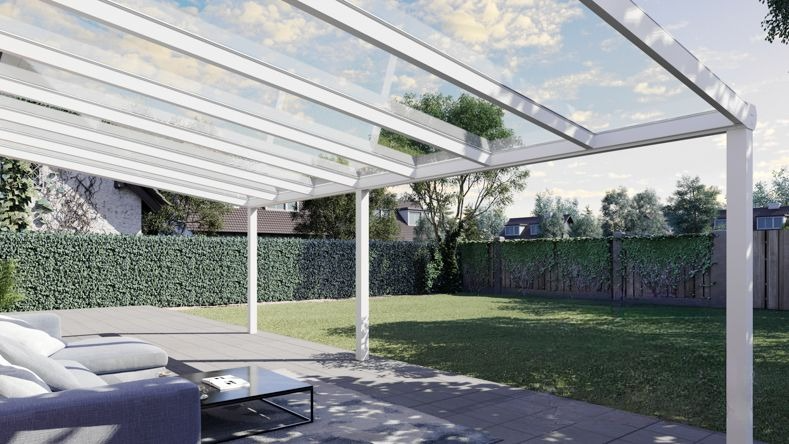 Vista Inferiore di una Veranda moderna bianco 9016, dimensioni 7,06 x 4,0 metri con tetto in vetro trasparente. Pergola/Gazebo elegante e resistente alle intemperie, ideale per spazi esterni raffinati e confortevoli, offre protezione UV ed è facile da montare.
