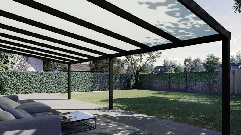 Vista Inferiore di una Veranda moderna nero 9005, dimensioni 8,06 x 4,0 metri con tetto in vetro opale. Pergola/Gazebo elegante e resistente alle intemperie, ideale per spazi esterni raffinati e confortevoli, offre protezione UV ed è facile da montare.