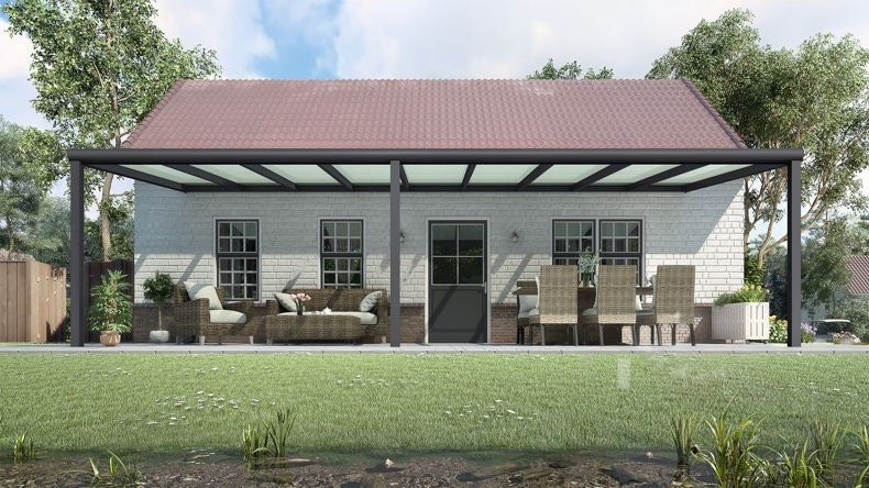 Vista Frontale di una Veranda moderna nero 9005, dimensioni 9,06 x 3,0 metri con tetto in vetro opale. Pergola/Gazebo elegante e resistente alle intemperie, ideale per spazi esterni raffinati e confortevoli, offre protezione UV ed è facile da montare.