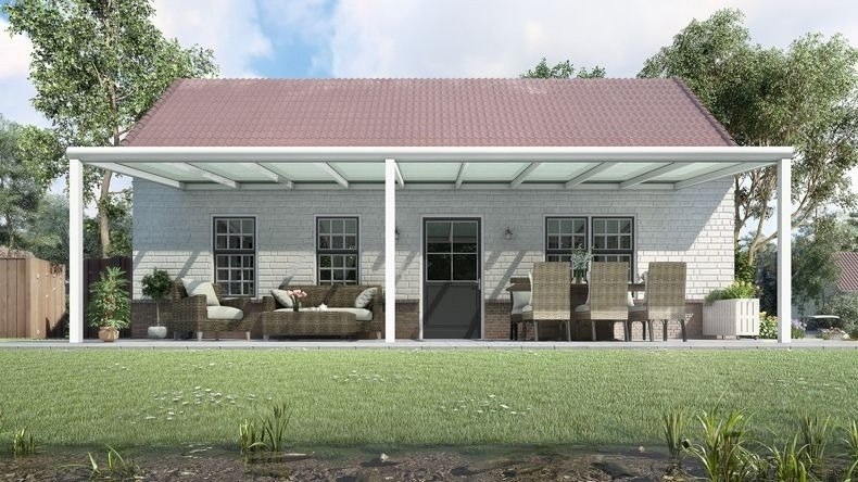 Vista Frontale di una Veranda moderna bianco 9016, dimensioni 9,06 x 3,0 metri con tetto in vetro opale. Pergola/Gazebo elegante e resistente alle intemperie, ideale per spazi esterni raffinati e confortevoli, offre protezione UV ed è facile da montare.