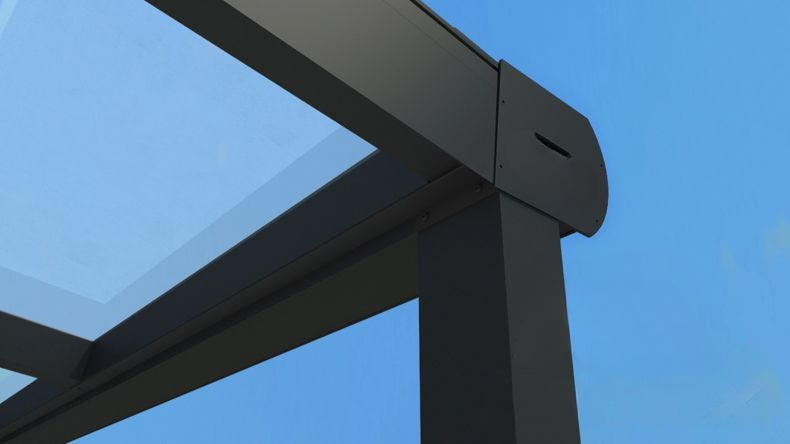 Vista tetto di una Veranda moderna nero 9005, dimensioni 8,06 x 3,5 metri con tetto in vetro trasparente. Pergola/Gazebo elegante e resistente alle intemperie, ideale per spazi esterni raffinati e confortevoli, offre protezione UV ed è facile da montare.