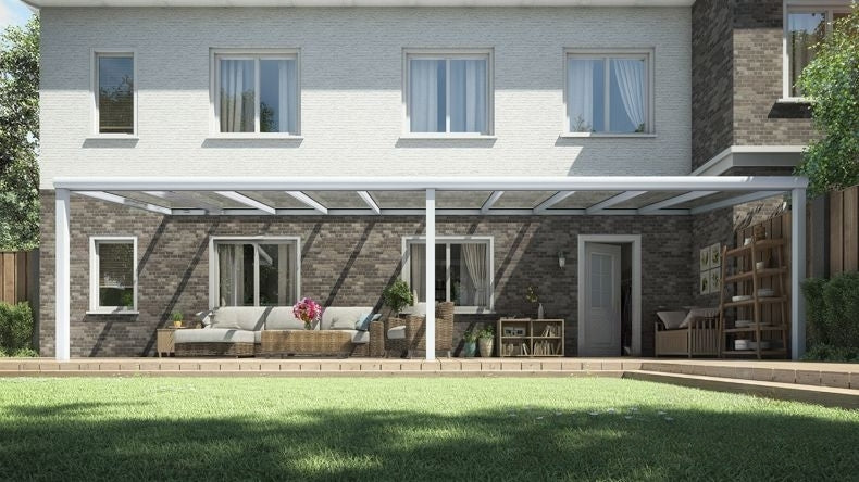 Vista Frontale di una Veranda moderna bianco 9016, dimensioni 10,06 x 2,5 metri con tetto in vetro trasparente. Pergola/Gazebo elegante e resistente alle intemperie, ideale per spazi esterni raffinati e confortevoli, offre protezione UV ed è facile da montare.