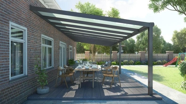 Vista laterale di una Veranda moderna antracite 7016, dimensioni 10,06 x 3,5 metri con tetto in vetro opale. Pergola/Gazebo elegante e resistente alle intemperie, ideale per spazi esterni raffinati e confortevoli, offre protezione UV ed è facile da montare.