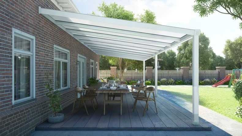 Vista laterale di una Veranda moderna bianco 9016, dimensioni 10,06 x 3,5 metri con tetto in policarbonato opale. Pergola/Gazebo elegante e resistente alle intemperie, ideale per spazi esterni raffinati e confortevoli, offre protezione UV ed è facile da montare.