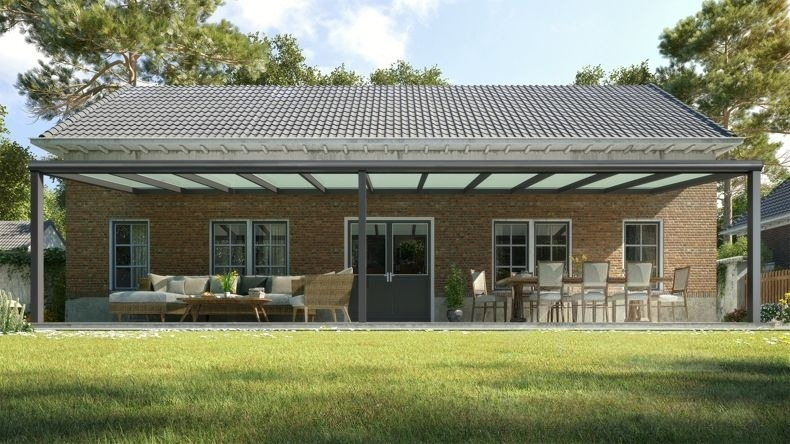 Vista Frontale di una Veranda moderna antracite 7016, dimensioni 11,06 x 2,5 metri con tetto in vetro opale. Pergola/Gazebo elegante e resistente alle intemperie, ideale per spazi esterni raffinati e confortevoli, offre protezione UV ed è facile da montare.