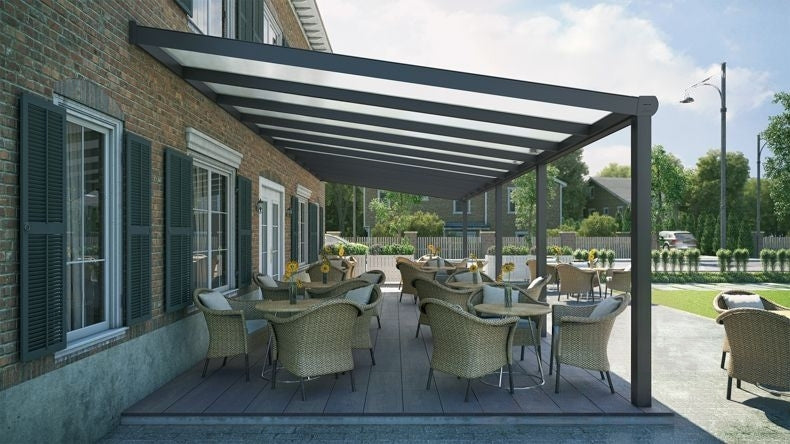 Vista laterale di una Veranda moderna antracite 7016, dimensioni 11,06 x 3,5 metri con tetto in policarbonato opale. Pergola/Gazebo elegante e resistente alle intemperie, ideale per spazi esterni raffinati e confortevoli, offre protezione UV ed è facile da montare.