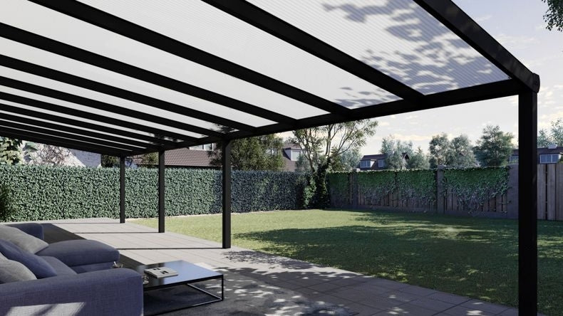 Vista Inferiore di una Veranda moderna nero 9005, dimensioni 11,06 x 3,5 metri con tetto in policarbonato opale. Pergola/Gazebo elegante e resistente alle intemperie, ideale per spazi esterni raffinati e confortevoli, offre protezione UV ed è facile da montare.