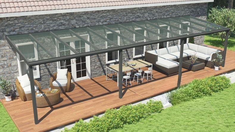 Vista dall'alto di una Veranda moderna antracite 7016, dimensioni 12,06 x 2,5 metri con tetto in vetro trasparente. Pergola/Gazebo elegante e resistente alle intemperie, ideale per spazi esterni raffinati e confortevoli, offre protezione UV ed è facile da montare.