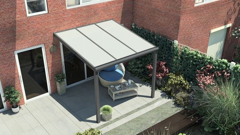 Vista dall'alto di una Veranda moderna antracite 7016, dimensioni 3,06 x 2,5 metri con tetto in policarbonato opale. Pergola/Gazebo elegante e resistente alle intemperie, ideale per spazi esterni raffinati e confortevoli, offre protezione UV ed è facile da montare.