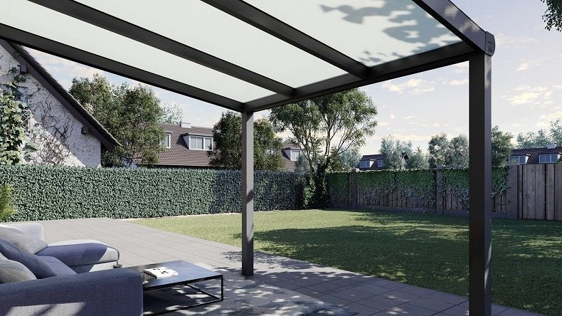 Vista Inferiore di una Veranda moderna antracite 7016, dimensioni 3,06 x 3,0 metri con tetto in vetro opale. Pergola/Gazebo elegante e resistente alle intemperie, ideale per spazi esterni raffinati e confortevoli, offre protezione UV ed è facile da montare.