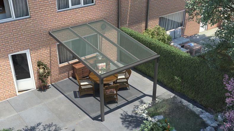 Vista dall'alto di una Veranda moderna antracite 7016, dimensioni 3,06 x 3,5 metri con tetto in vetro trasparente. Pergola/Gazebo elegante e resistente alle intemperie, ideale per spazi esterni raffinati e confortevoli, offre protezione UV ed è facile da montare.