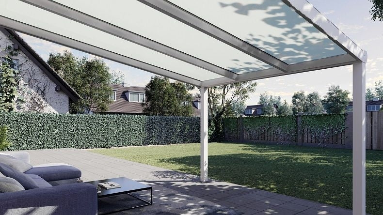 Vista Inferiore di una Veranda moderna bianco 9016, dimensioni 3,06 x 3,5 metri con tetto in vetro opale. Pergola/Gazebo elegante e resistente alle intemperie, ideale per spazi esterni raffinati e confortevoli, offre protezione UV ed è facile da montare.