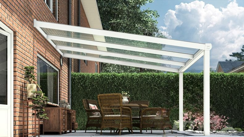 Vista laterale di una Veranda moderna bianco 9016, dimensioni 3,06 x 3,5 metri con tetto in vetro trasparente. Pergola/Gazebo elegante e resistente alle intemperie, ideale per spazi esterni raffinati e confortevoli, offre protezione UV ed è facile da montare.