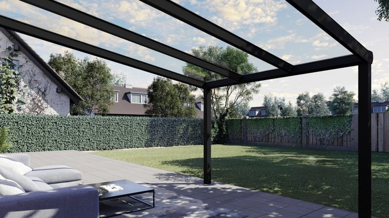 Vista Inferiore di una Veranda moderna nero 9005, dimensioni 3,06 x 3,5 metri con tetto in vetro trasparente. Pergola/Gazebo elegante e resistente alle intemperie, ideale per spazi esterni raffinati e confortevoli, offre protezione UV ed è facile da montare.