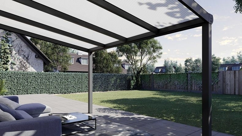 Vista Inferiore di una Veranda moderna antracite 7016, dimensioni 4,06 x 2,5 metri con tetto in policarbonato opale. Pergola/Gazebo elegante e resistente alle intemperie, ideale per spazi esterni raffinati e confortevoli, offre protezione UV ed è facile da montare.