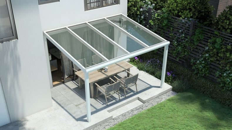 Vista dall'alto di una Veranda moderna bianco 9016, dimensioni 4,06 x 2,5 metri con tetto in vetro trasparente. Pergola/Gazebo elegante e resistente alle intemperie, ideale per spazi esterni raffinati e confortevoli, offre protezione UV ed è facile da montare.