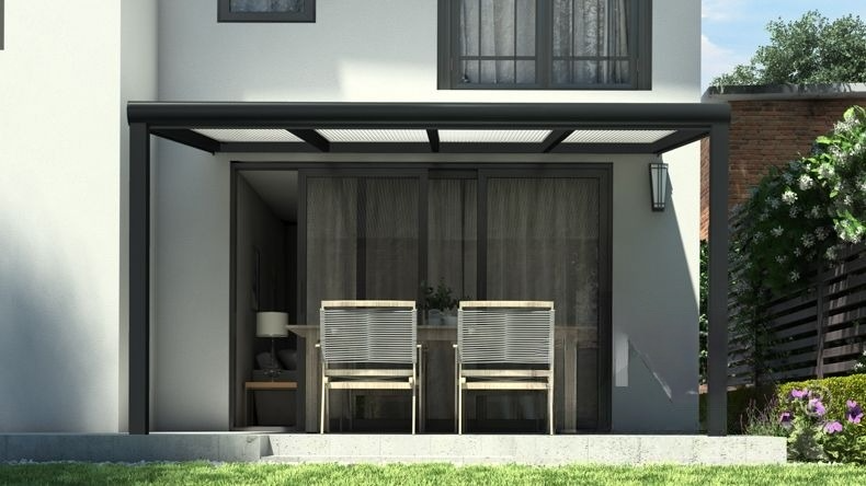 Vista Frontale di una Veranda moderna nero 9005, dimensioni 4,06 x 2,5 metri con tetto in policarbonato opale. Pergola/Gazebo elegante e resistente alle intemperie, ideale per spazi esterni raffinati e confortevoli, offre protezione UV ed è facile da montare.