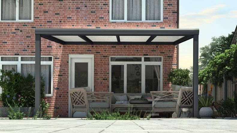 Vista Frontale di una Veranda moderna antracite 7016, dimensioni 4,06 x 3,5 metri con tetto in policarbonato opale. Pergola/Gazebo elegante e resistente alle intemperie, ideale per spazi esterni raffinati e confortevoli, offre protezione UV ed è facile da montare.