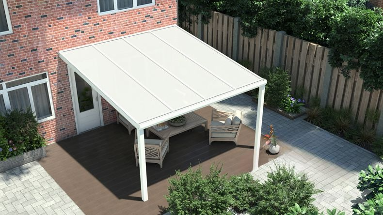 Vista dall'alto di una Veranda moderna bianco 9016, dimensioni 4,06 x 3,5 metri con tetto in policarbonato opale. Pergola/Gazebo elegante e resistente alle intemperie, ideale per spazi esterni raffinati e confortevoli, offre protezione UV ed è facile da montare.