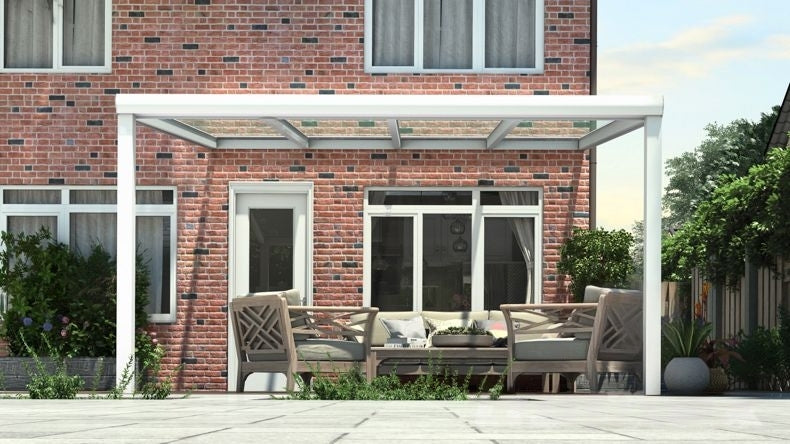 Vista Frontale di una Veranda moderna bianco 9016, dimensioni 4,06 x 3,5 metri con tetto in vetro trasparente. Pergola/Gazebo elegante e resistente alle intemperie, ideale per spazi esterni raffinati e confortevoli, offre protezione UV ed è facile da montare.