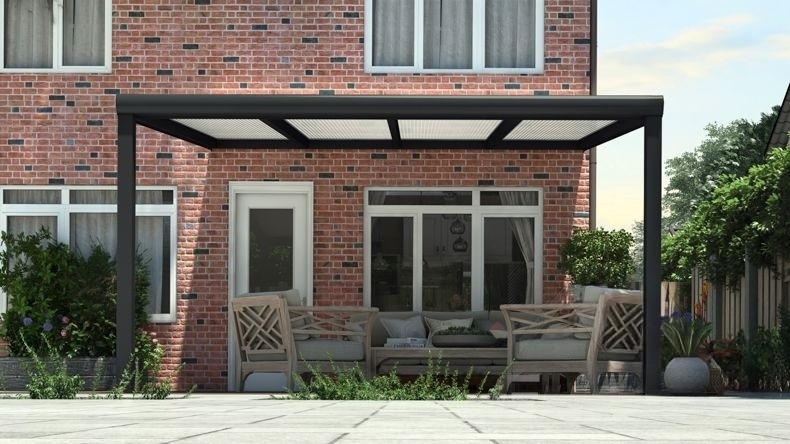 Vista Frontale di una Veranda moderna nero 9005, dimensioni 4,06 x 3,5 metri con tetto in policarbonato opale. Pergola/Gazebo elegante e resistente alle intemperie, ideale per spazi esterni raffinati e confortevoli, offre protezione UV ed è facile da montare.