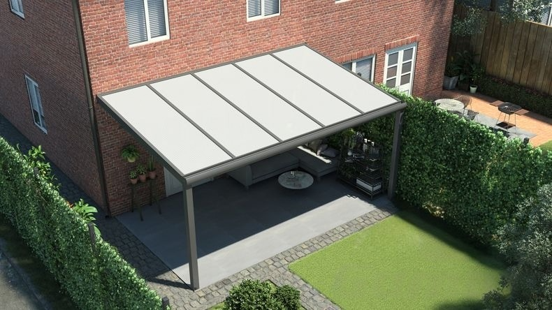 Vista dall'alto di una Veranda moderna antracite 7016, dimensioni 5,06 x 2,5 metri con tetto in policarbonato opale. Pergola/Gazebo elegante e resistente alle intemperie, ideale per spazi esterni raffinati e confortevoli, offre protezione UV ed è facile da montare.