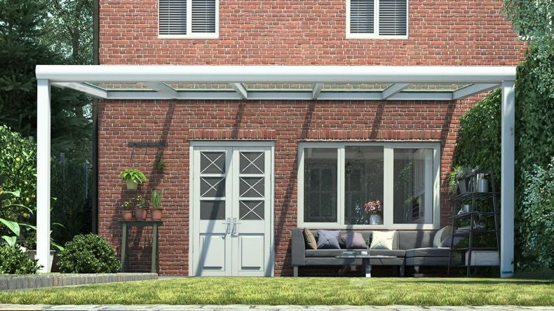 Vista Frontale di una Veranda moderna bianco 9016, dimensioni 5,06 x 2,5 metri con tetto in vetro trasparente. Pergola/Gazebo elegante e resistente alle intemperie, ideale per spazi esterni raffinati e confortevoli, offre protezione UV ed è facile da montare.