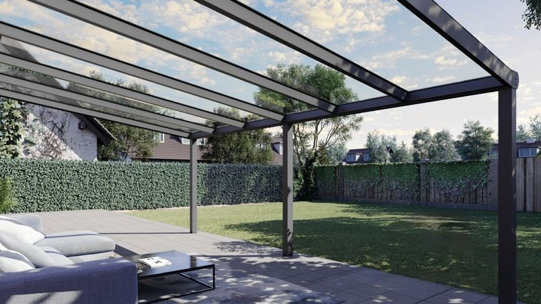 Vista Inferiore di una Veranda moderna antracite 7016, dimensioni 6,06 x 3,5 metri con tetto in vetro trasparente. Pergola/Gazebo elegante e resistente alle intemperie, ideale per spazi esterni raffinati e confortevoli, offre protezione UV ed è facile da montare.