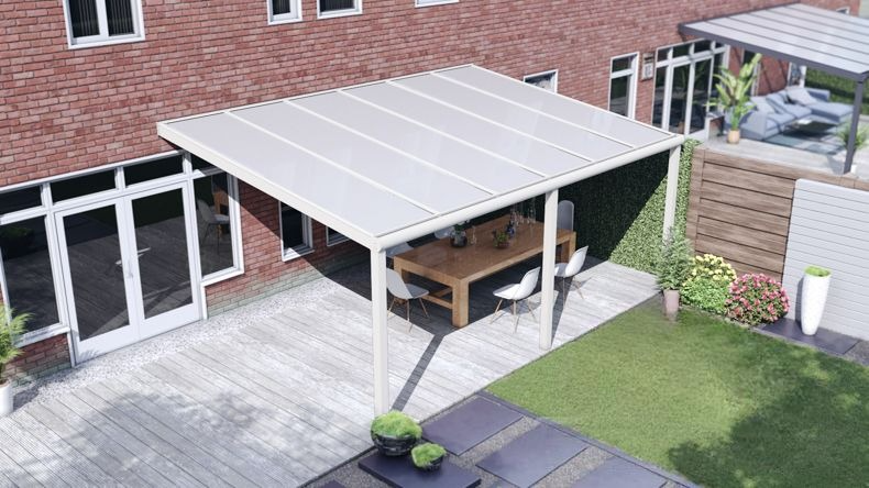 Vista dall'alto di una Veranda moderna bianco 9016, dimensioni 6,06 x 3,5 metri con tetto in policarbonato opale. Pergola/Gazebo elegante e resistente alle intemperie, ideale per spazi esterni raffinati e confortevoli, offre protezione UV ed è facile da montare.