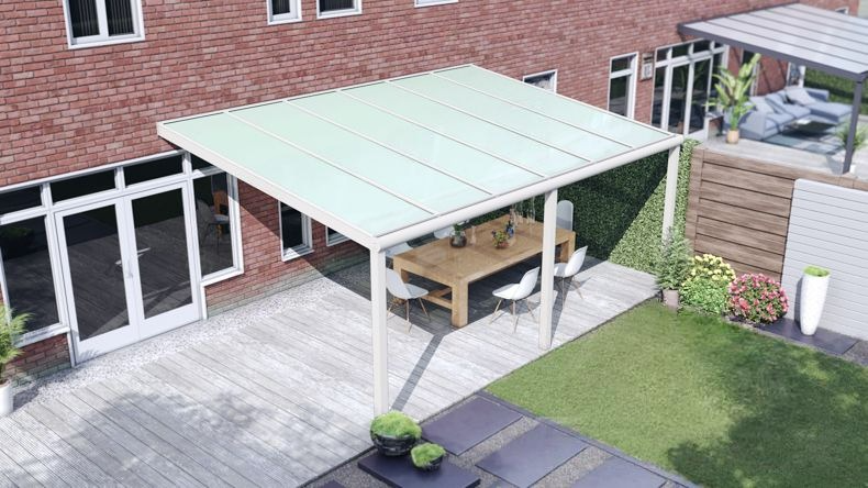 Vista dall'alto di una Veranda moderna bianco 9016, dimensioni 6,06 x 3,5 metri con tetto in vetro opale. Pergola/Gazebo elegante e resistente alle intemperie, ideale per spazi esterni raffinati e confortevoli, offre protezione UV ed è facile da montare.