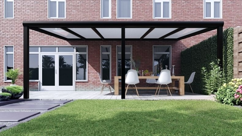 Vista Frontale di una Veranda moderna nero 9005, dimensioni 6,06 x 3,5 metri con tetto in policarbonato opale. Pergola/Gazebo elegante e resistente alle intemperie, ideale per spazi esterni raffinati e confortevoli, offre protezione UV ed è facile da montare.