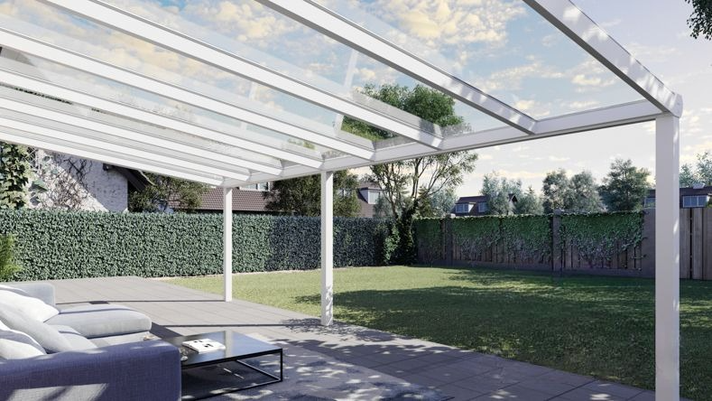 Vista Inferiore di una Veranda moderna bianco 9016, dimensioni 7,06 x 3,5 metri con tetto in vetro trasparente. Pergola/Gazebo elegante e resistente alle intemperie, ideale per spazi esterni raffinati e confortevoli, offre protezione UV ed è facile da montare.