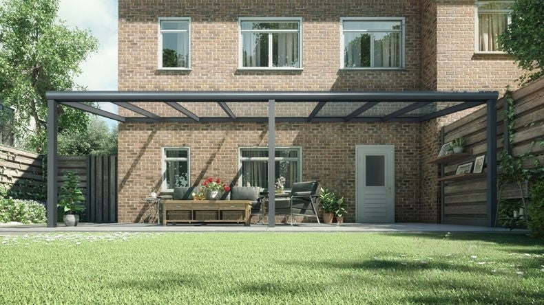 Vista Frontale di una Veranda moderna antracite 7016, dimensioni 8,06 x 2,5 metri con tetto in vetro trasparente. Pergola/Gazebo elegante e resistente alle intemperie, ideale per spazi esterni raffinati e confortevoli, offre protezione UV ed è facile da montare.