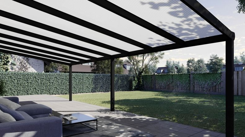 Vista Inferiore di una Veranda moderna nero 9005, dimensioni 8,06 x 3,5 metri con tetto in policarbonato opale. Pergola/Gazebo elegante e resistente alle intemperie, ideale per spazi esterni raffinati e confortevoli, offre protezione UV ed è facile da montare.