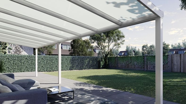 Vista Inferiore di una Veranda moderna bianco 9016, dimensioni 9,06 x 2,5 metri con tetto in vetro opale. Pergola/Gazebo elegante e resistente alle intemperie, ideale per spazi esterni raffinati e confortevoli, offre protezione UV ed è facile da montare.