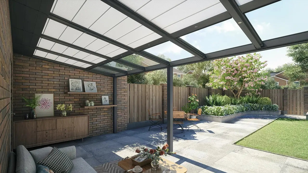 Sistema Sun Shading Automatica, copertura leggera e motorizzata installata sotto il tetto in vetro di una veranda per regolare luce e comfort — Verande in Giardino